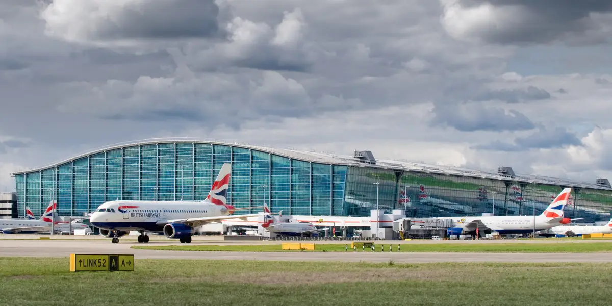 How many airports are in England