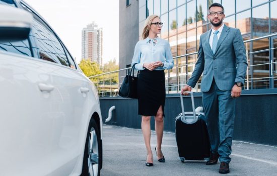 602f5f863a7c43b98d3a58c1dd799465-business-travellers-on-trip-2000