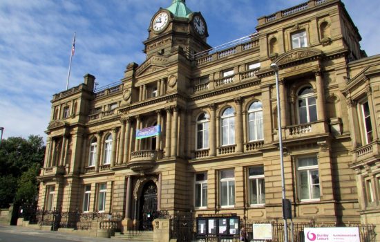 Burnley_Town_Hall-24997220736