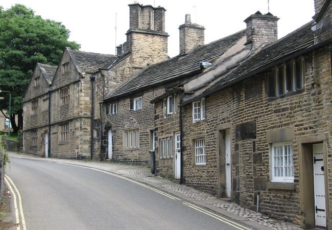 Glossop_-_houses_on_Church_Street_South